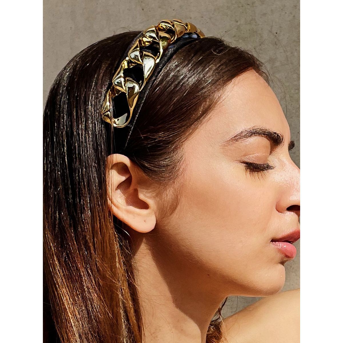 Pipa Bella By Nykaa Fashion Statement Black Chunky Gold Link Headband