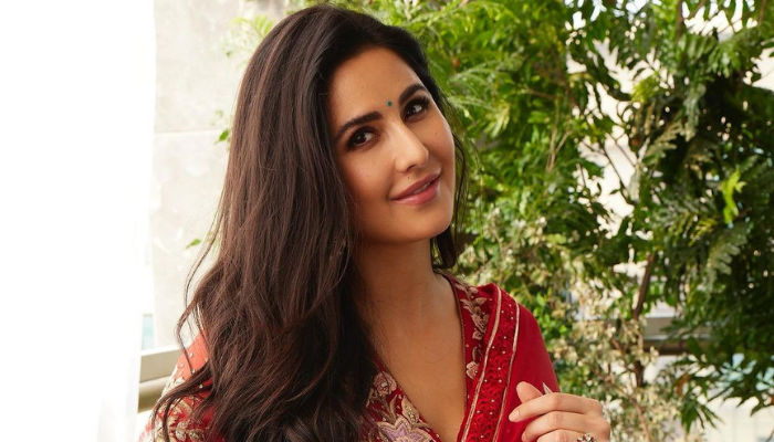  The Ultimate Face Yoga Ritual For a Festive Glow-Up