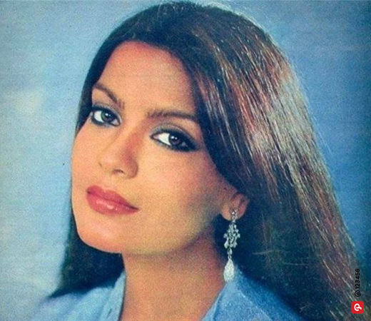  Zeenat Aman wearing blue eyeshadow