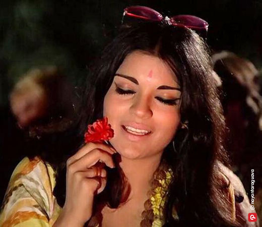  Zeenat Aman in Dum Maro Dum