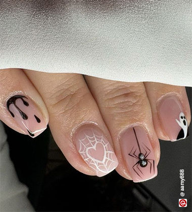 Spooky spider nail art