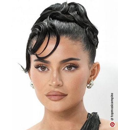 kylie jenner in a black dress dress close up