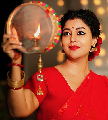 Debinna Bonnerjee wearing heavy eye makeup