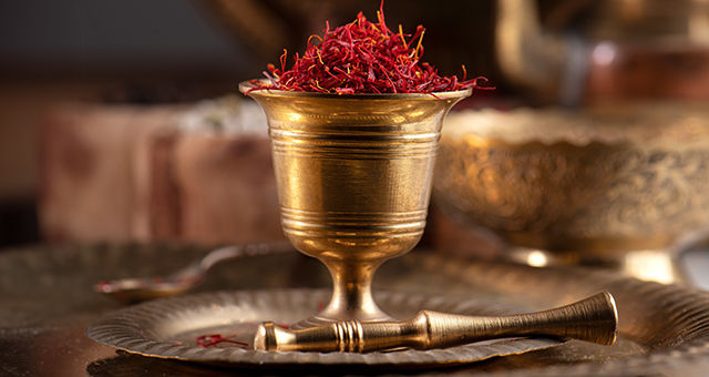 10 Benefits Of Kesar For Skin & Its Uses