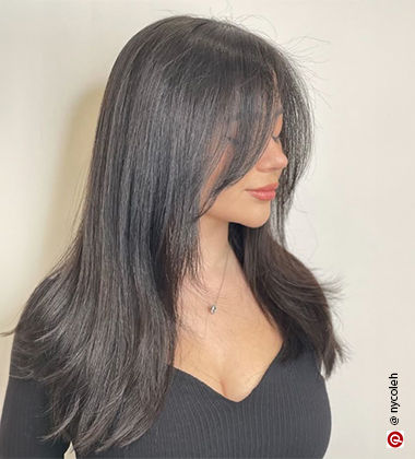 woman wearing black tshirt