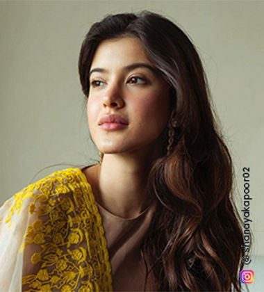 Shanaya Kapoor wearing a dupatta on the side