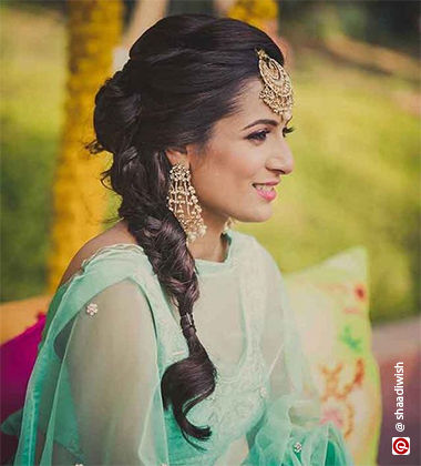 Mehendi hairstyle for bridesmaid