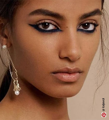 Reverse Cat Eye Look
