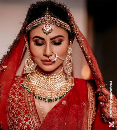  Mouni Roy wedding glam
        