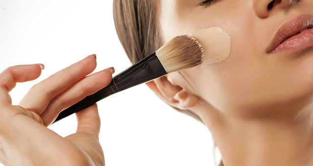 How To Apply Foundation On Face: Step-By-Step Guide