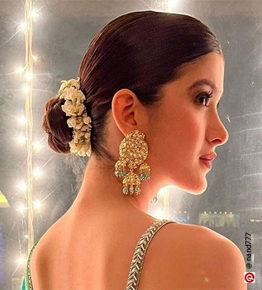 The Classic Round Bun Hairstyle With Gajra - Shanaya Kapoor