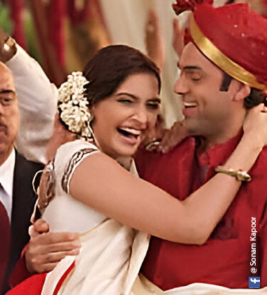 Side Low Bun With Gajra - Sonam Kapoor