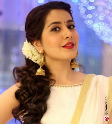 Side Gajra In Open Hair - Rashi Khanna