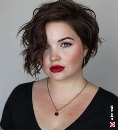 hairstyles for people with round face - pixie bob
