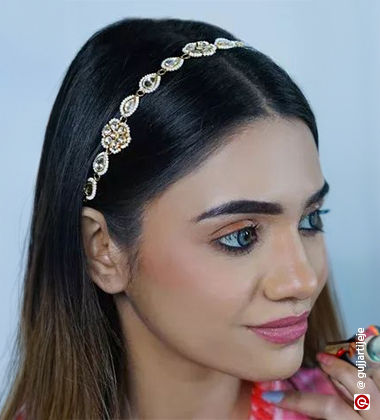  hairstyle ideas for straight hair with a golden hairband 