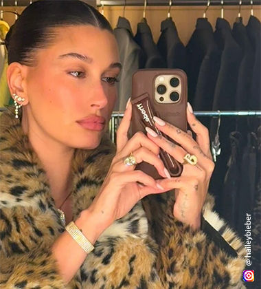 Hailey Beiber taking a mirror selfie