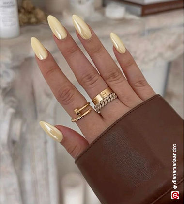 yellow nails