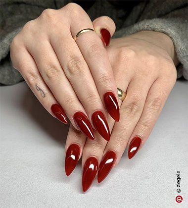 red nails