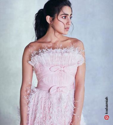 hairstyle for gown - messy ponytail