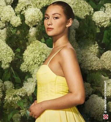 Summer goddess with a slick back
