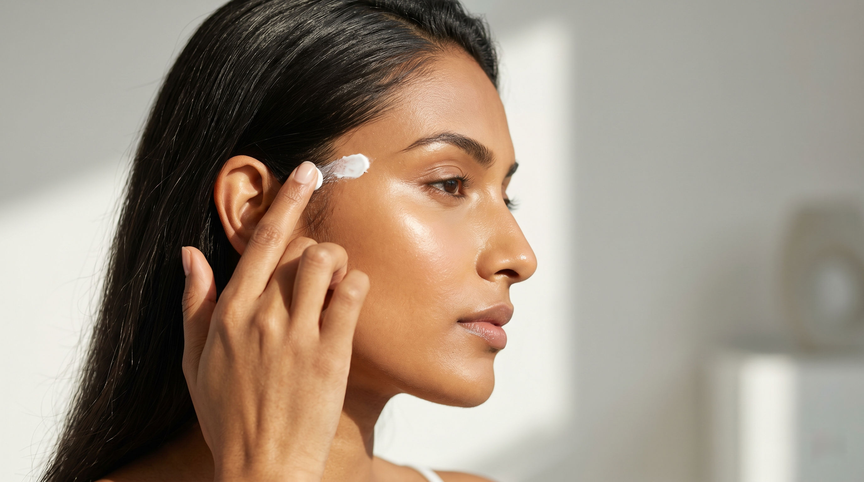 The Sunscreen Masterclass: How to Apply, Reapply, and Remove SPF Like a Pro