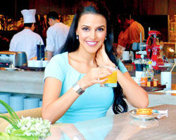 Neha Dhupia on how to take the perfect selfie! - 1