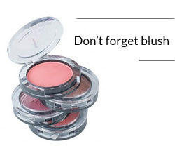 5 second makeup tricks that make a BIG difference - 3