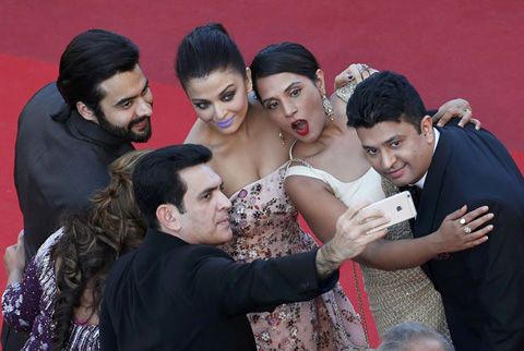 Ash sports lavender lips at Cannes, 2016 - 5