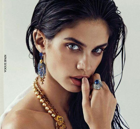 How To Tame Hair Static This Winter - 1