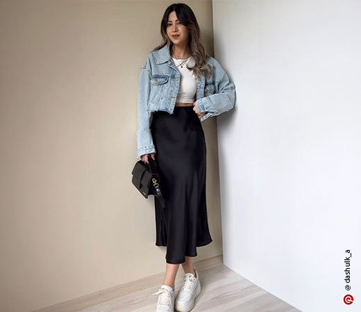Woman wearing cropped denim jacket
