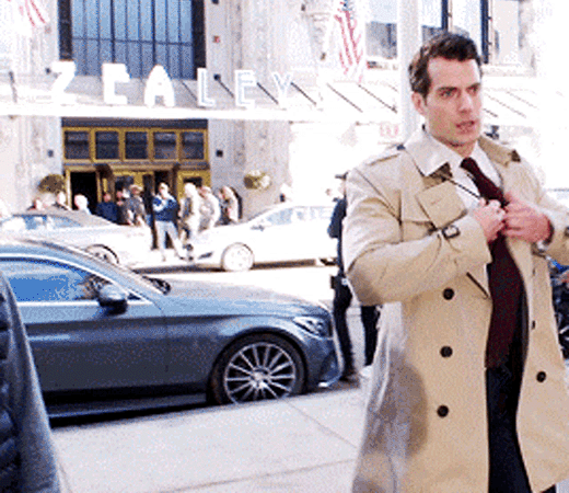 Henry Cavill wearing a trench coat as Superman in Justice League (2017)
