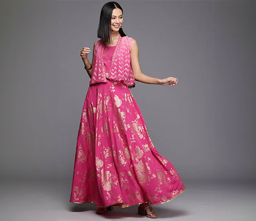 Ahalyaa Floral Crop Top With Skirt And Cape