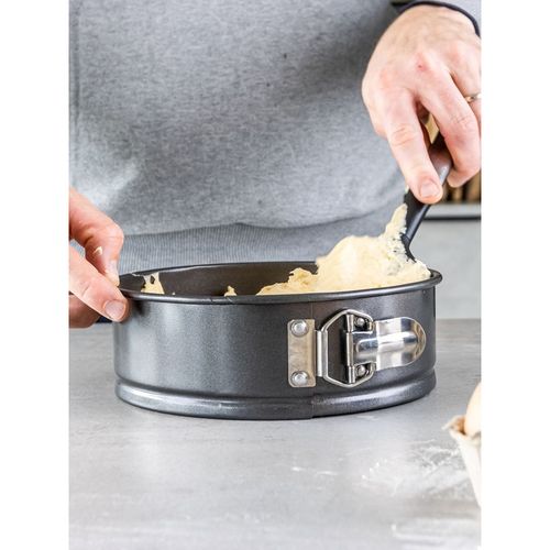 MasterClass 23 and 20 cm Springform Cake Tins For thinKitchen, Set of 2,  Carbon Steel