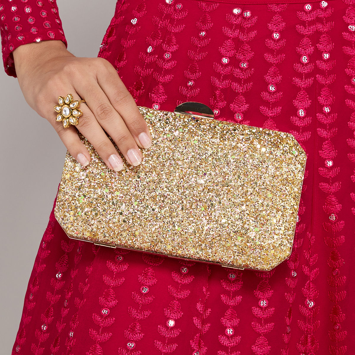 Nykaa clutches best sale