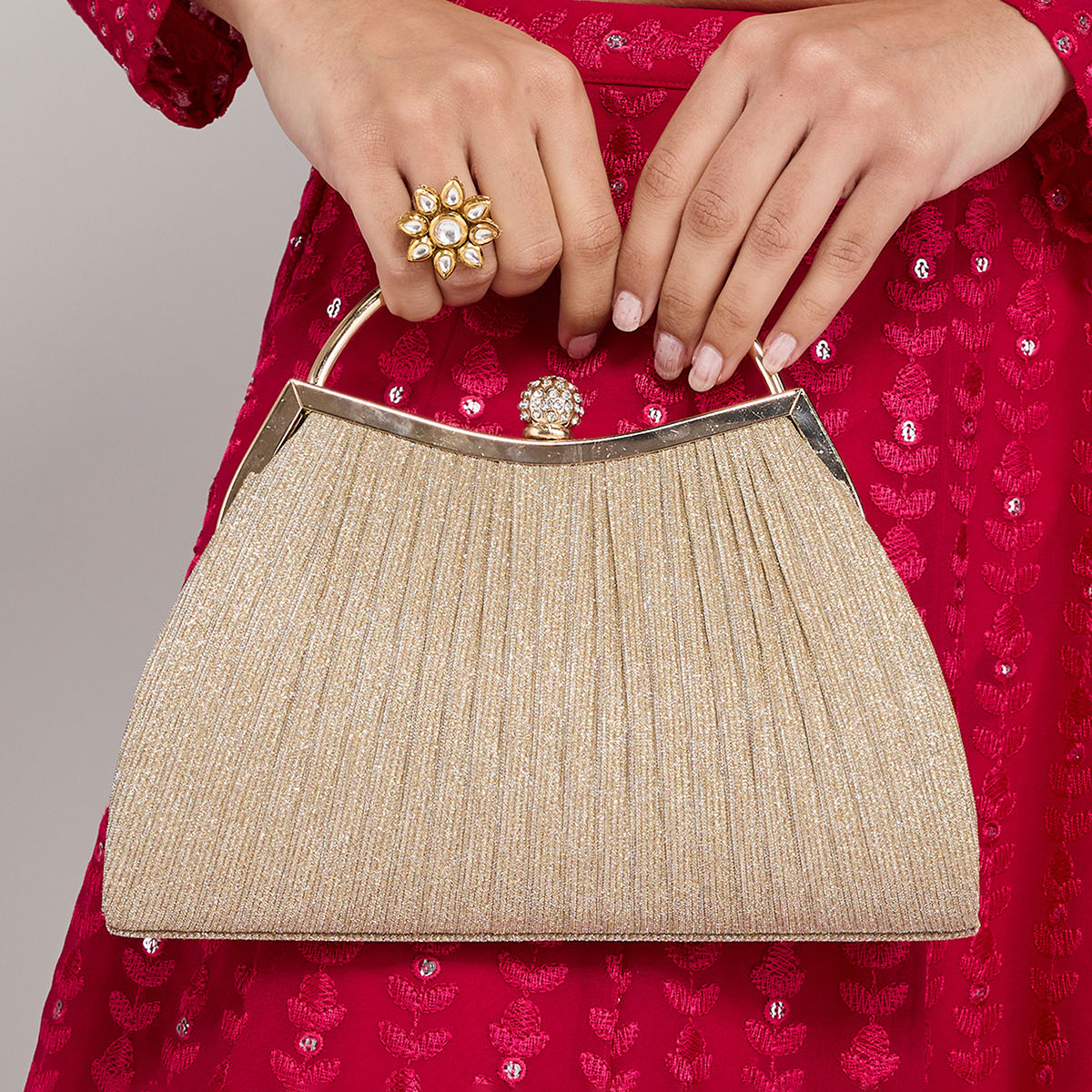 Nykaa party clutch on sale