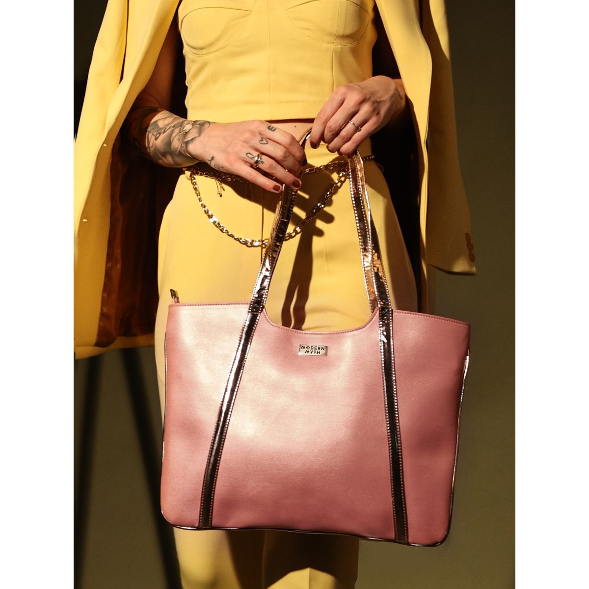 Buy Modern Myth Trapeze Tote - Peach Online