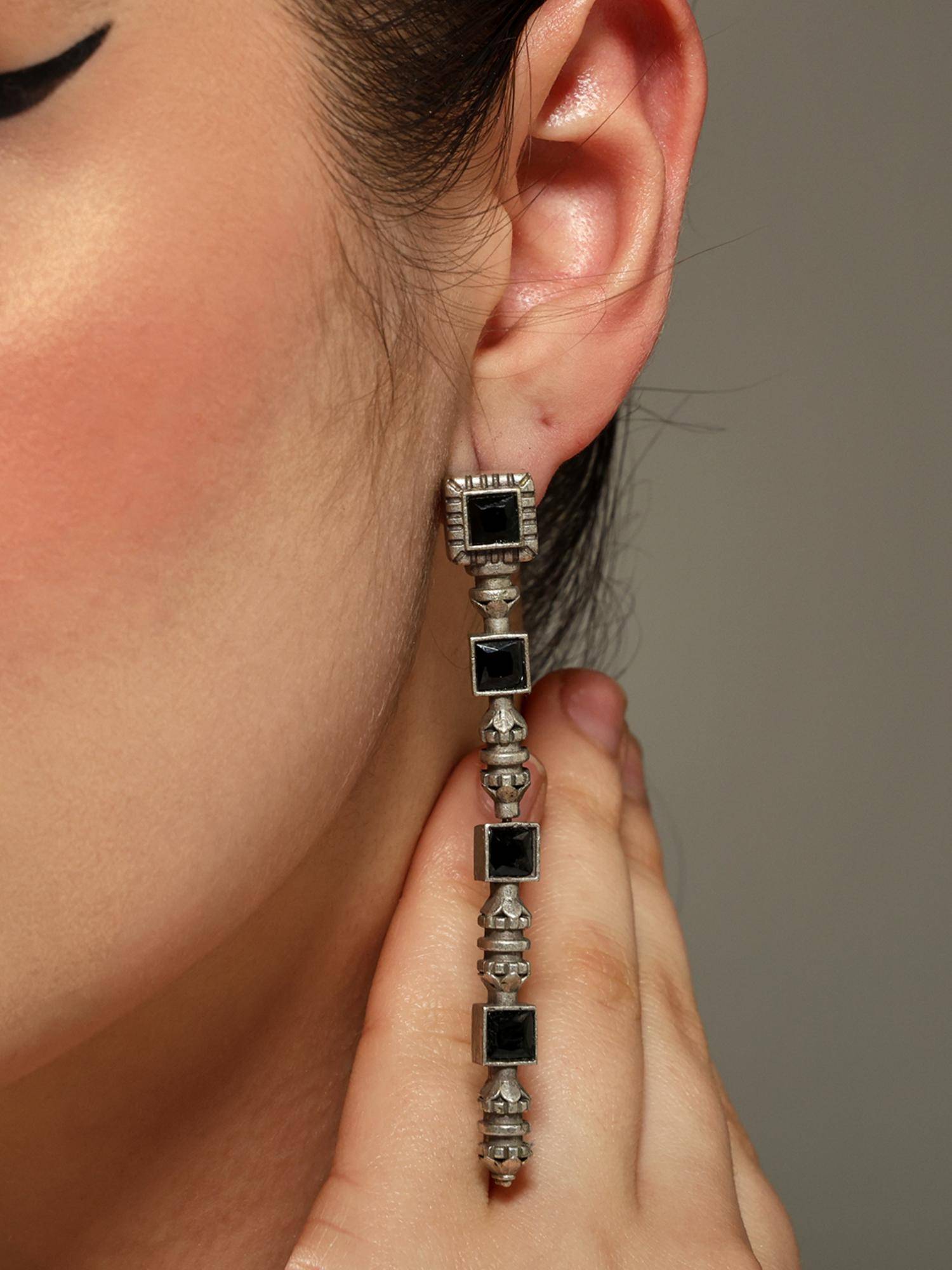 VENI Silver Plated Oxidised Drop Earrings