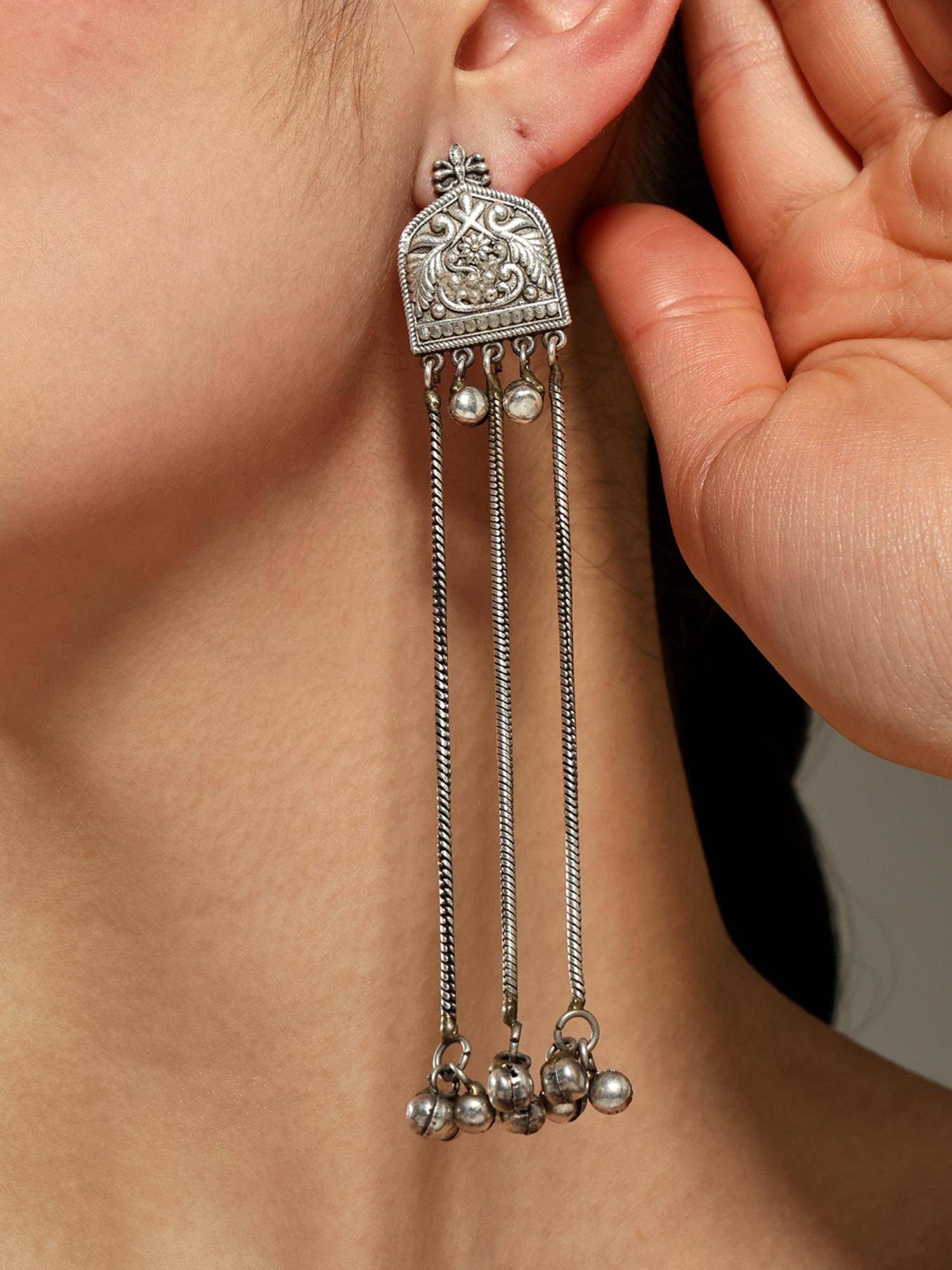 VENI Silver Plated Oxidised Drop Earrings