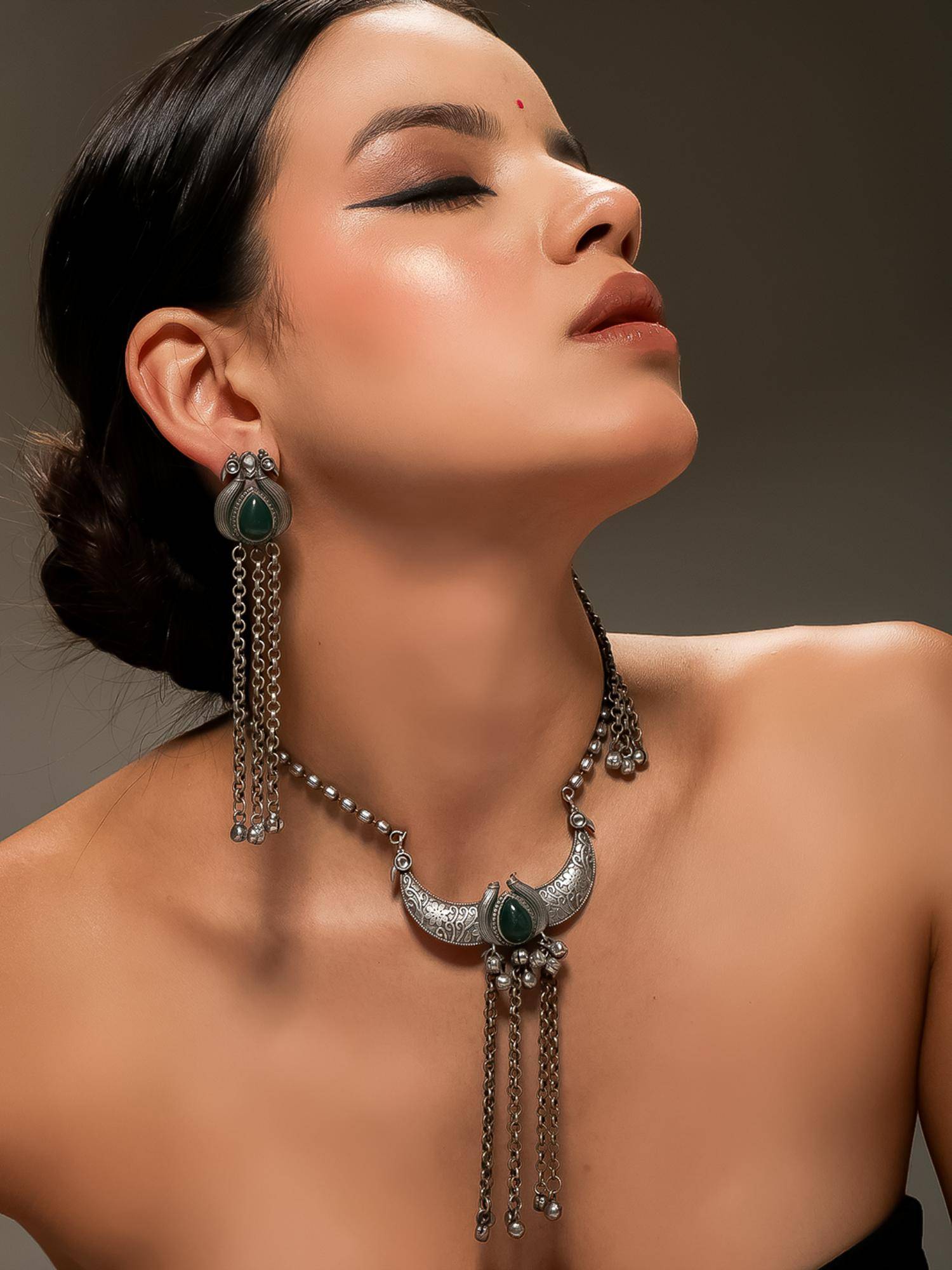 VENI Silver-Plated Oxidised Choker Green Jewellery Set