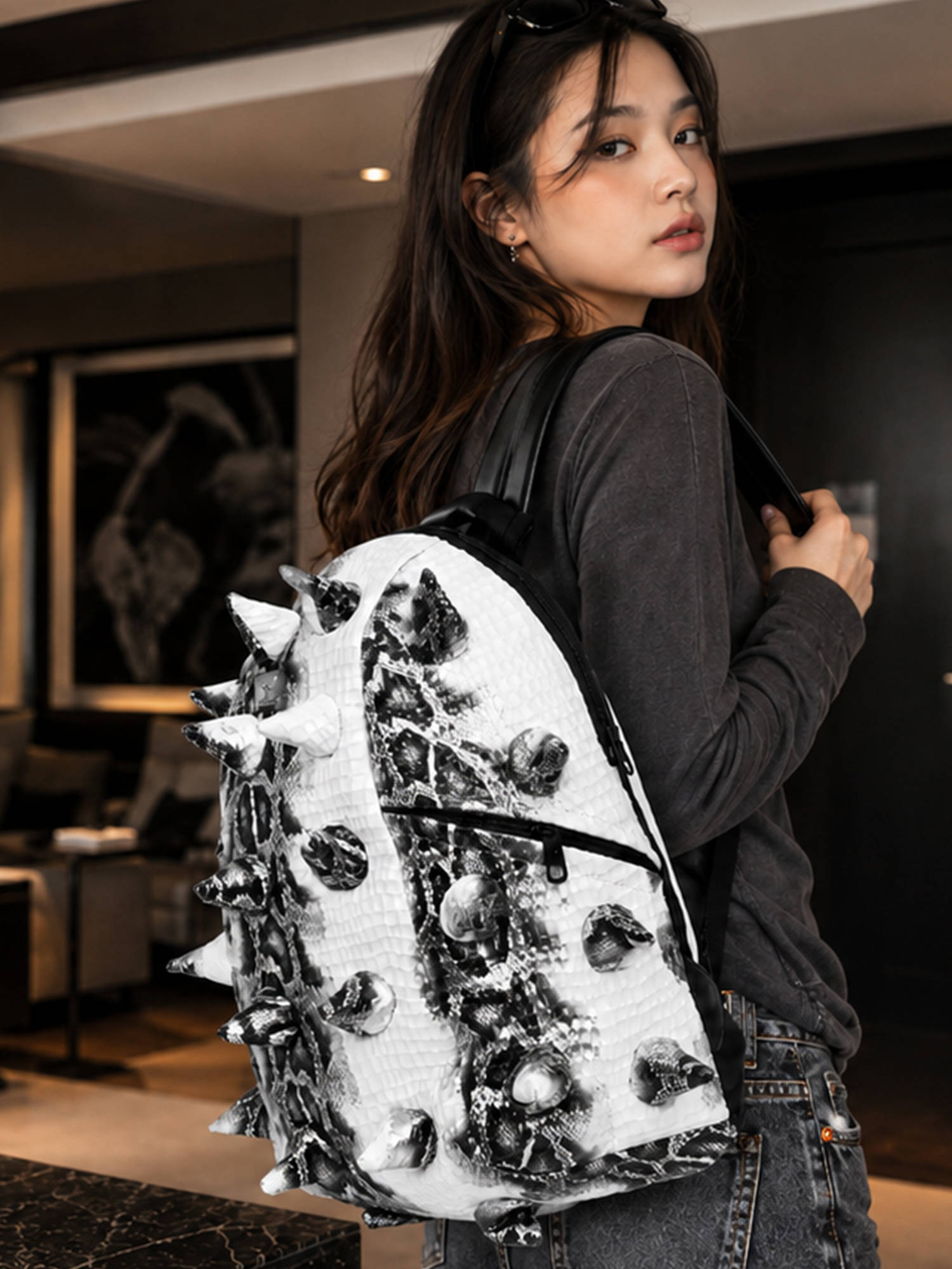 REDHORNS White Crocodile Texture Pu Leather Outdoor Backpack Water-Resistant Travel Bag