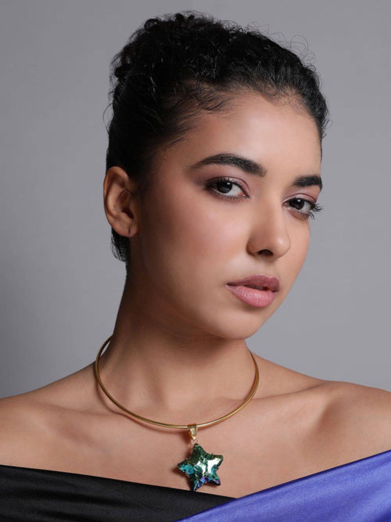 XAGO Le Defne Gold Pleated Star Shape Necklace And Chain