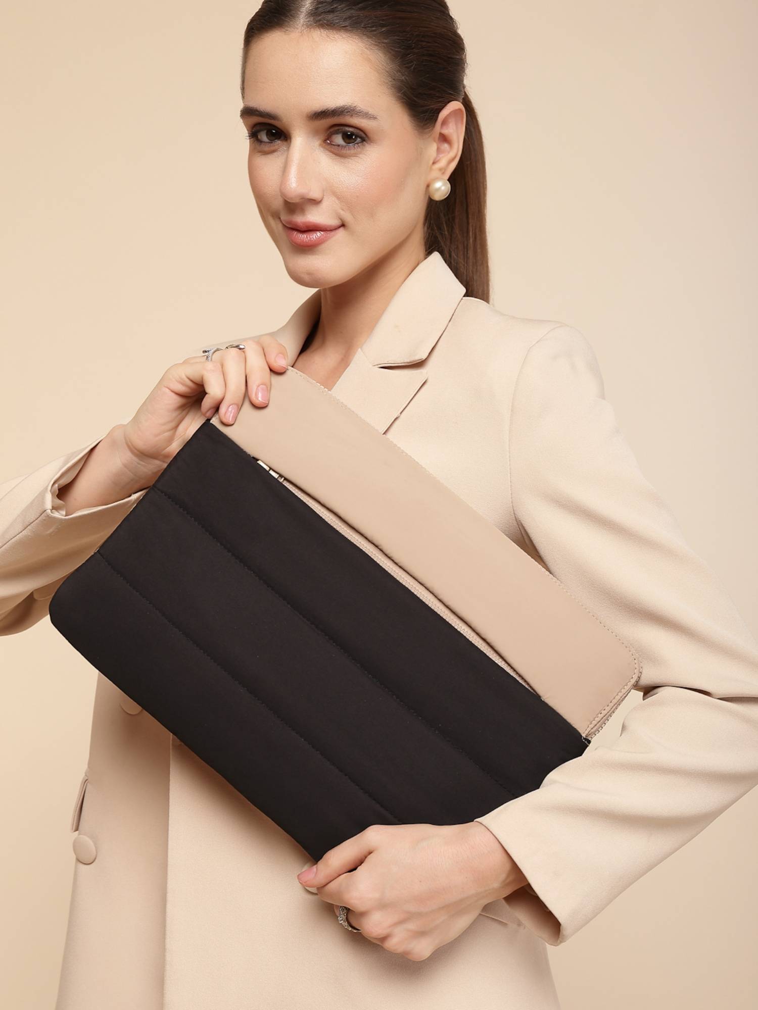 Anekaant Drift Black 16 Inch Laptop Sleeve
