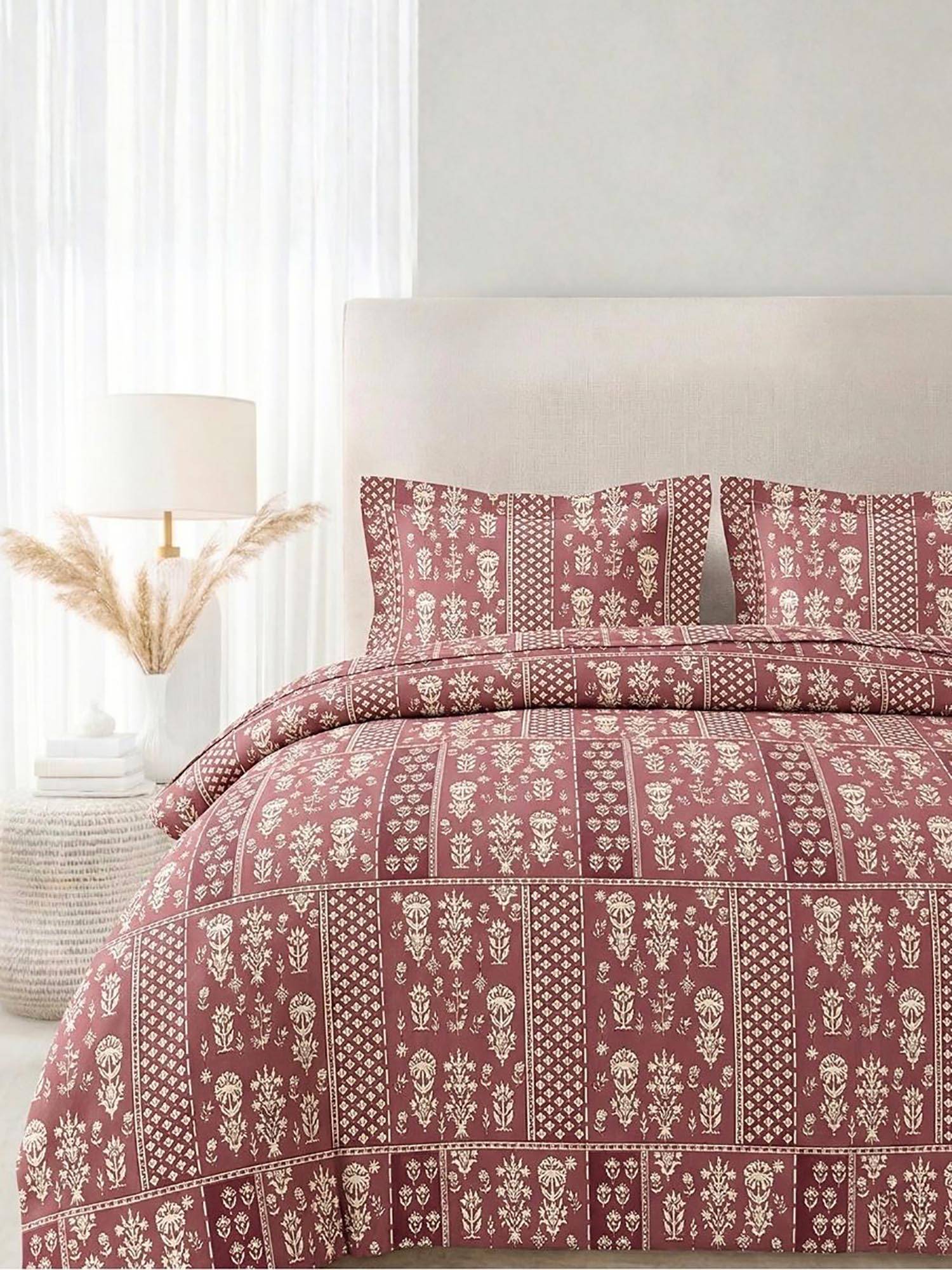 The White Moss Blended Cotton Double Size Bedsheet with 2 Pillow Covers - Mughal Stripe Motif