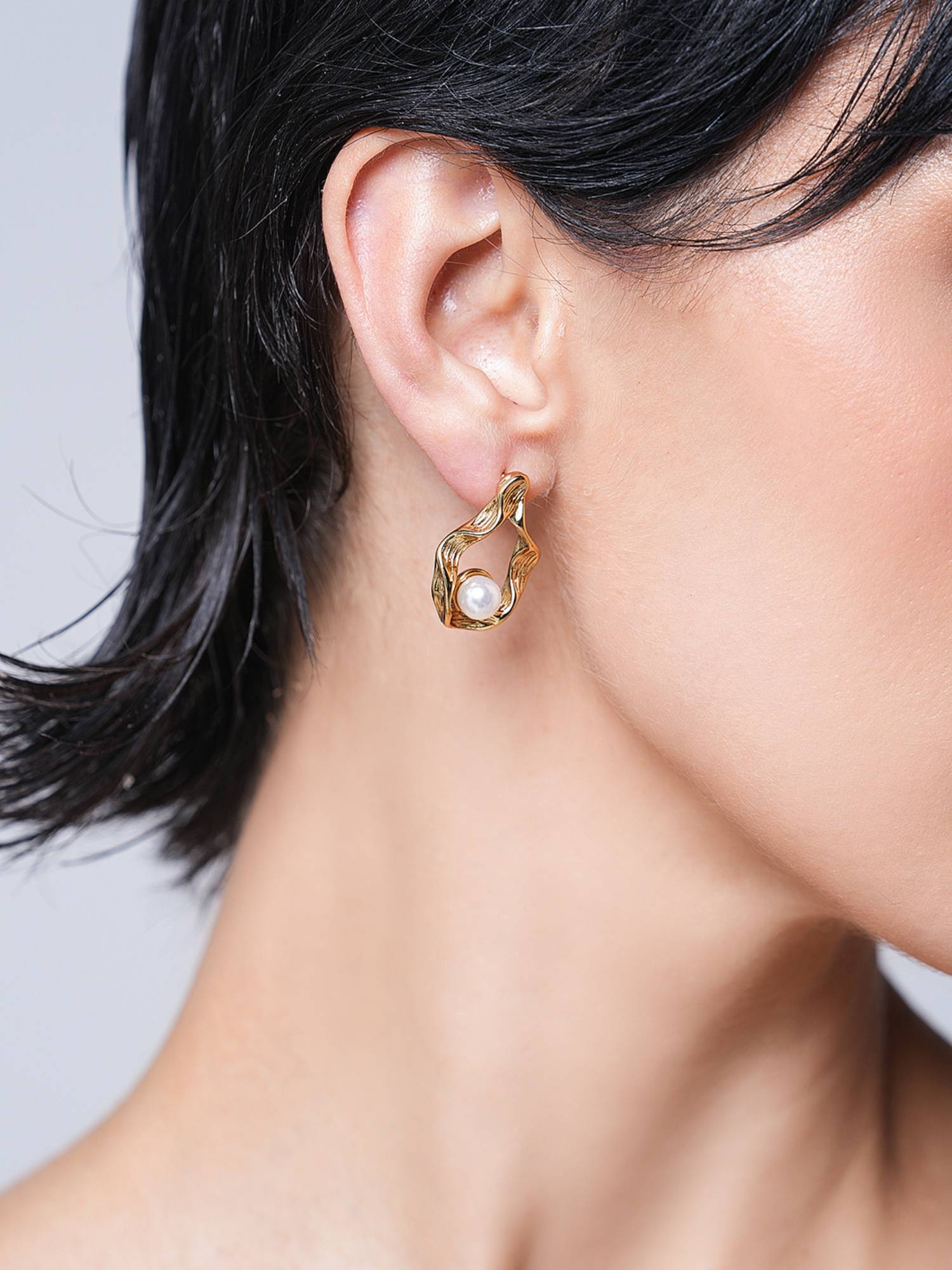 CAO JEWELLERY White Bow Knot Titanium Steel Ear Studs