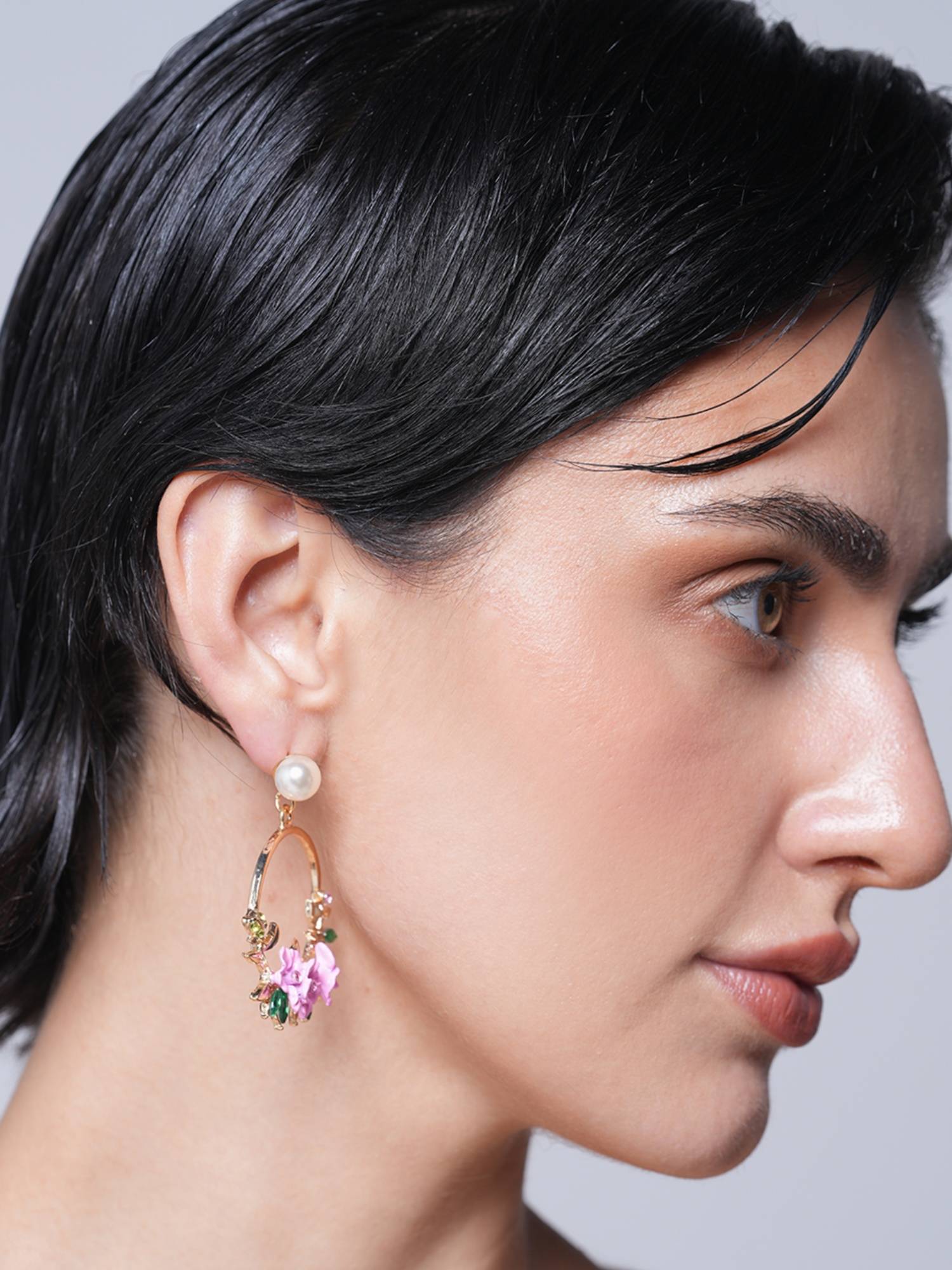 CAO JEWELLERY White Soft Clay Flower Earrings