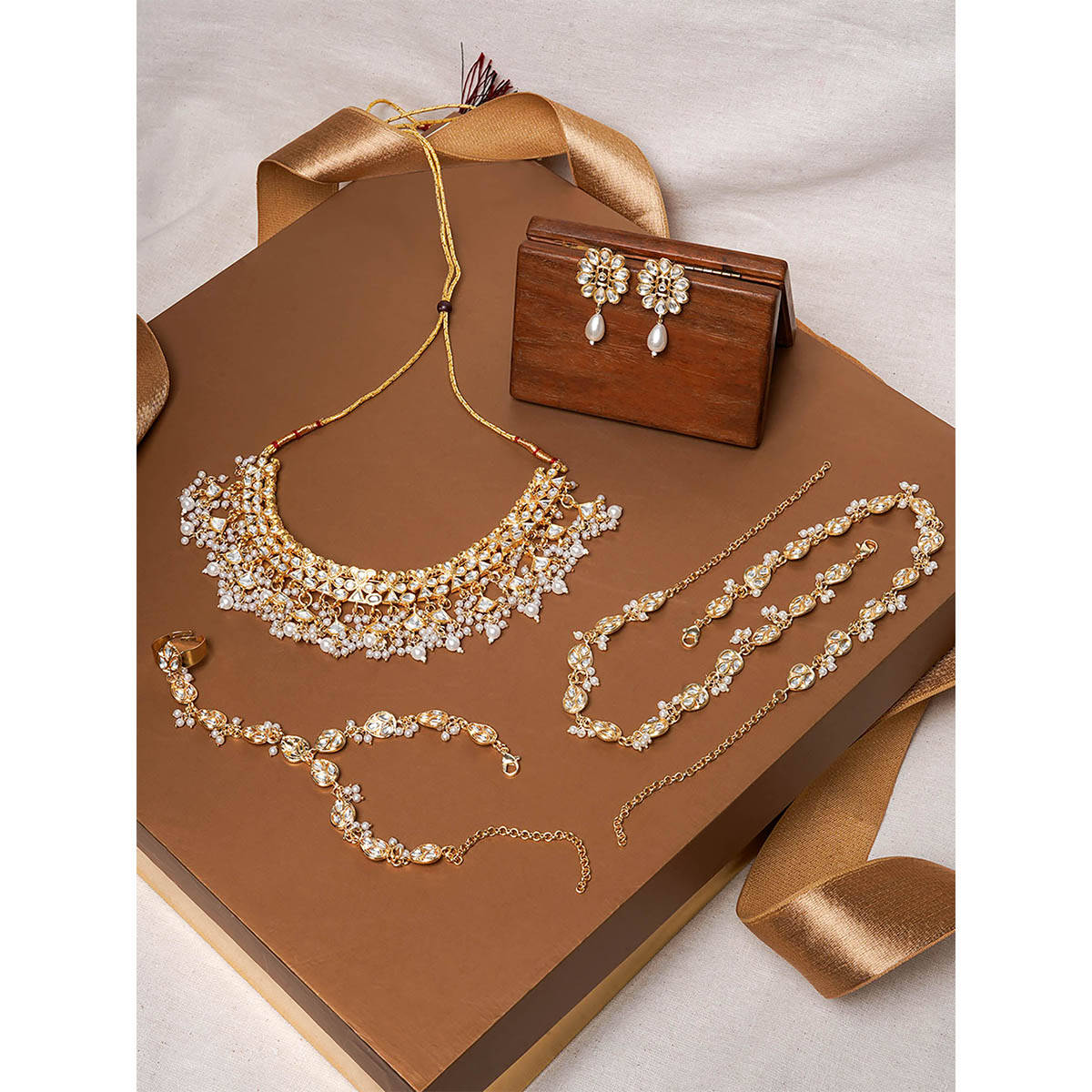 Teejh Nalgonda Gold Jewellery Set