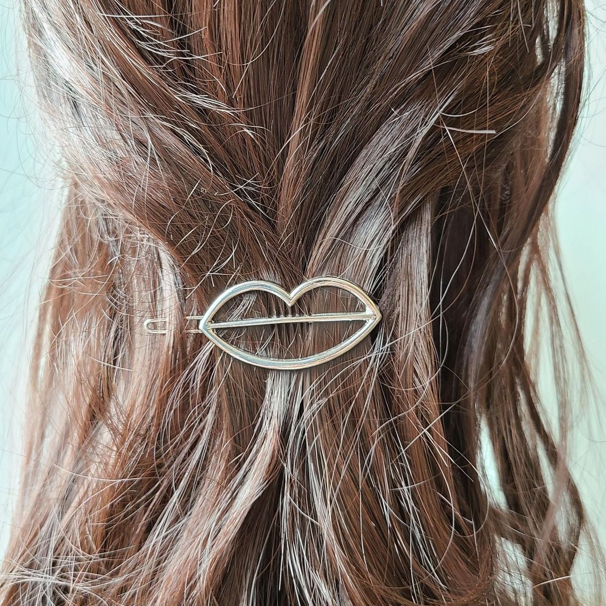 OOMPH Silver Tone Hot Lips/kiss Hair Clip / Hair Pin / Hair Clamps For  Women & Girls: Buy OOMPH Silver Tone Hot Lips/kiss Hair Clip / Hair Pin /  Hair Clamps For