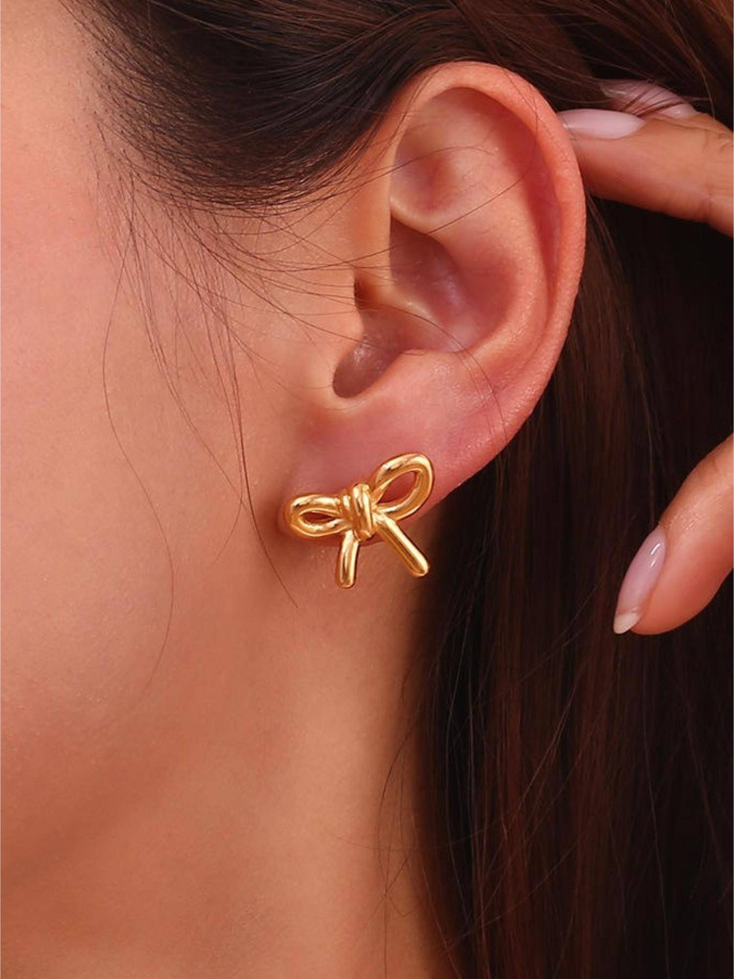 ISHKAARA Women Alloy Studs Earrings