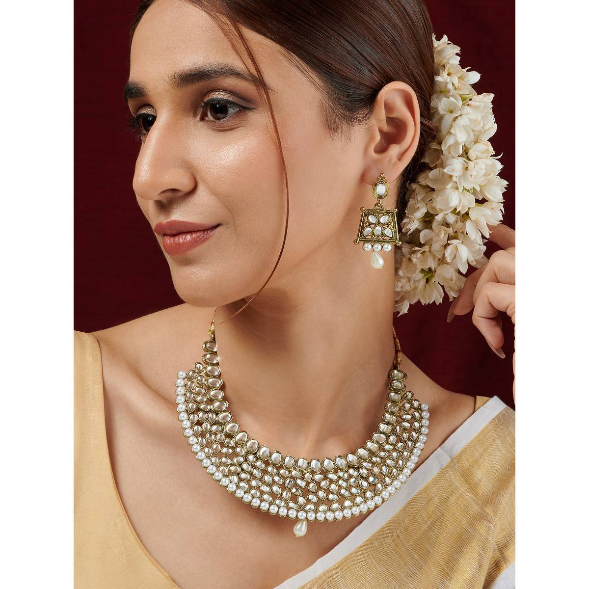 Teejh Trishya White Necklace Set