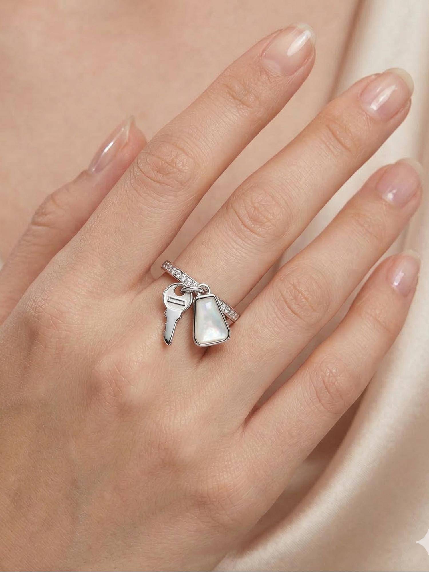 925 SILLER The Enchanted Secret Dangle Ring